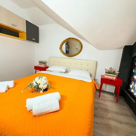 The Vintage - Wonderful In Location Apartment