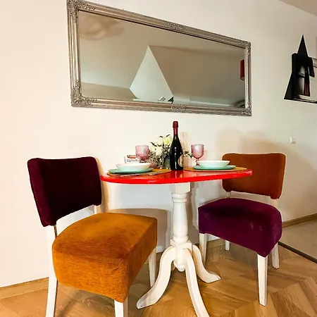 The Vintage - Wonderful In Location *