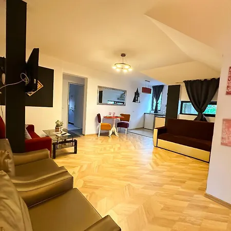The Vintage - Wonderful In Location Apartment *