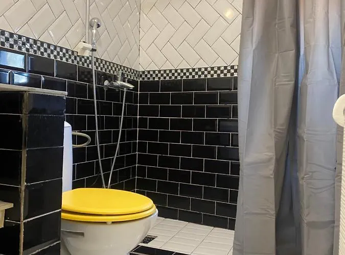 The Vintage - Wonderful In Location Apartment *