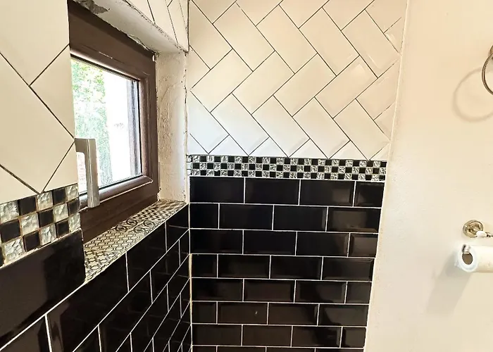 The Vintage - Wonderful In Location *