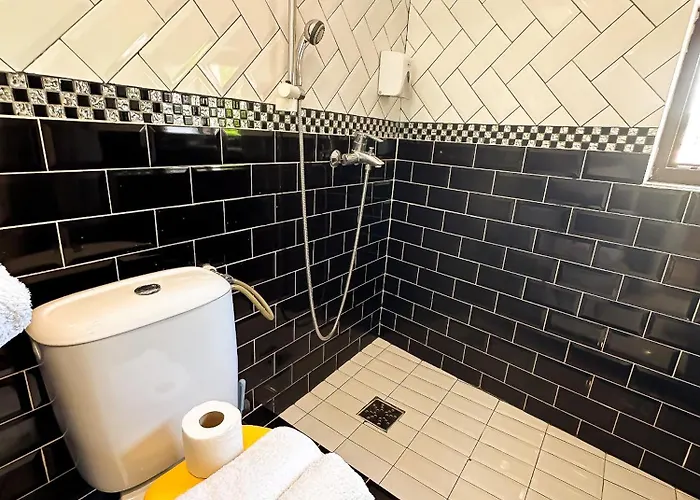 The Vintage - Wonderful In Location Apartment