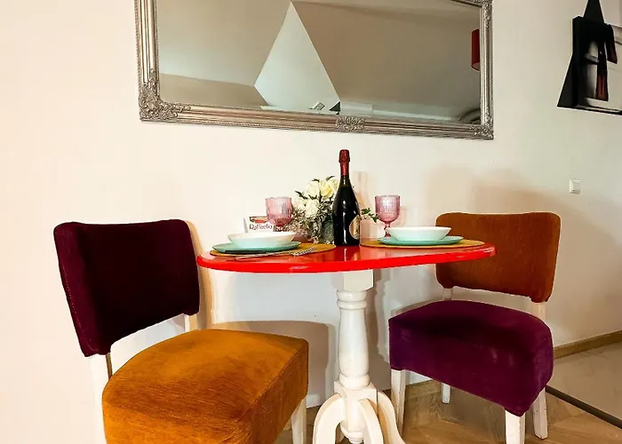 The Vintage - Wonderful In Location *