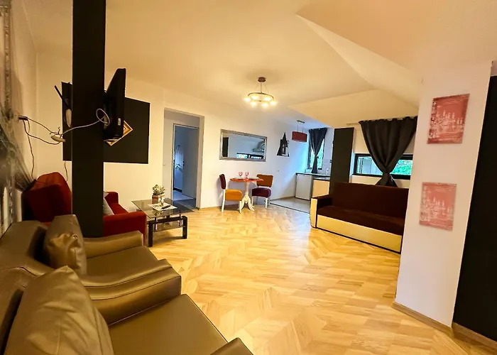 The Vintage - Wonderful In Location Apartment *