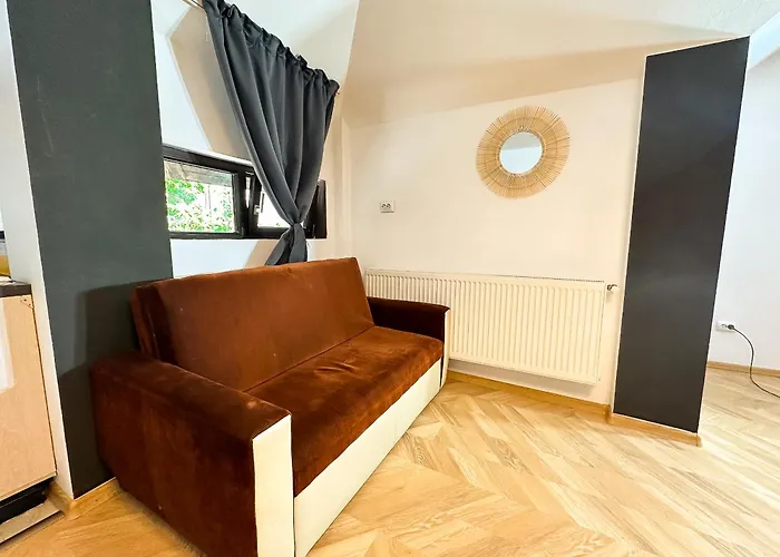 The Vintage - Wonderful In Location Apartment Craiova