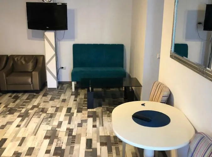 The Vintage - Wonderful In Location Apartment Craiova